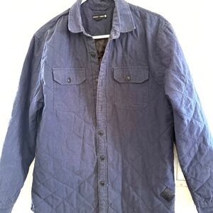 Men’s quilted lightweight blue Ocean Current shirt.